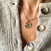 Médaille "M" Soleil Coloré - Transparente et Verte – Image 3