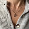 Médaille « M » Chakra Plexus Solaire - Transparente