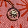 Médaille « L » soleil martelé – Image 3