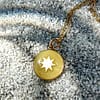 Médaille « S » soleil jaune – Image 3