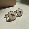 Boucles d’oreilles puce soleil nacré