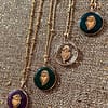 Médaille « M » ex-voto noir – Image 2
