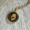 Médaille « M » ex-voto noir