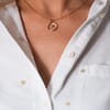 Médaille « S » étoile et diamant sur fond noir – Image 3