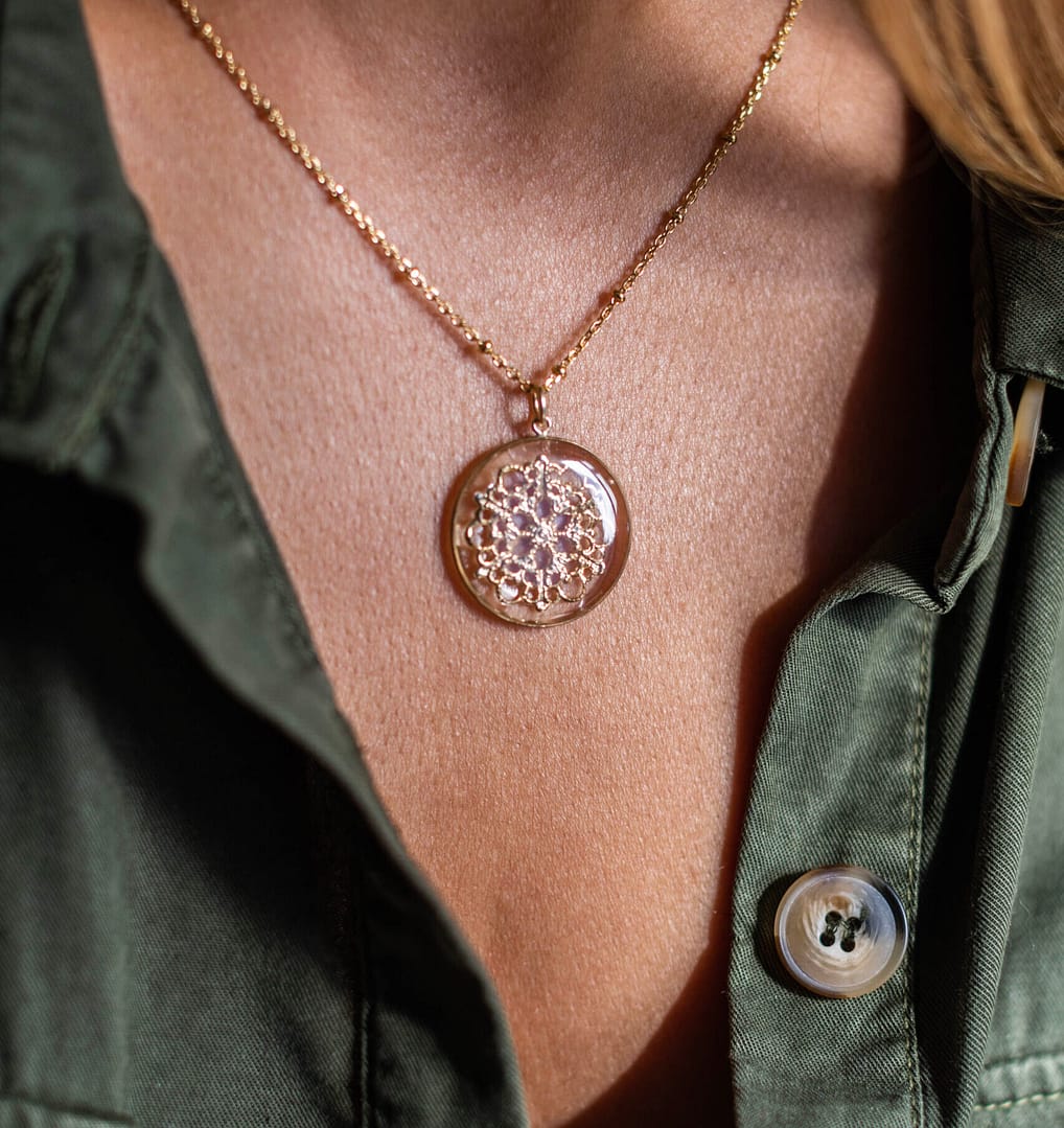 Médaille "L" Dentelle - Transparente