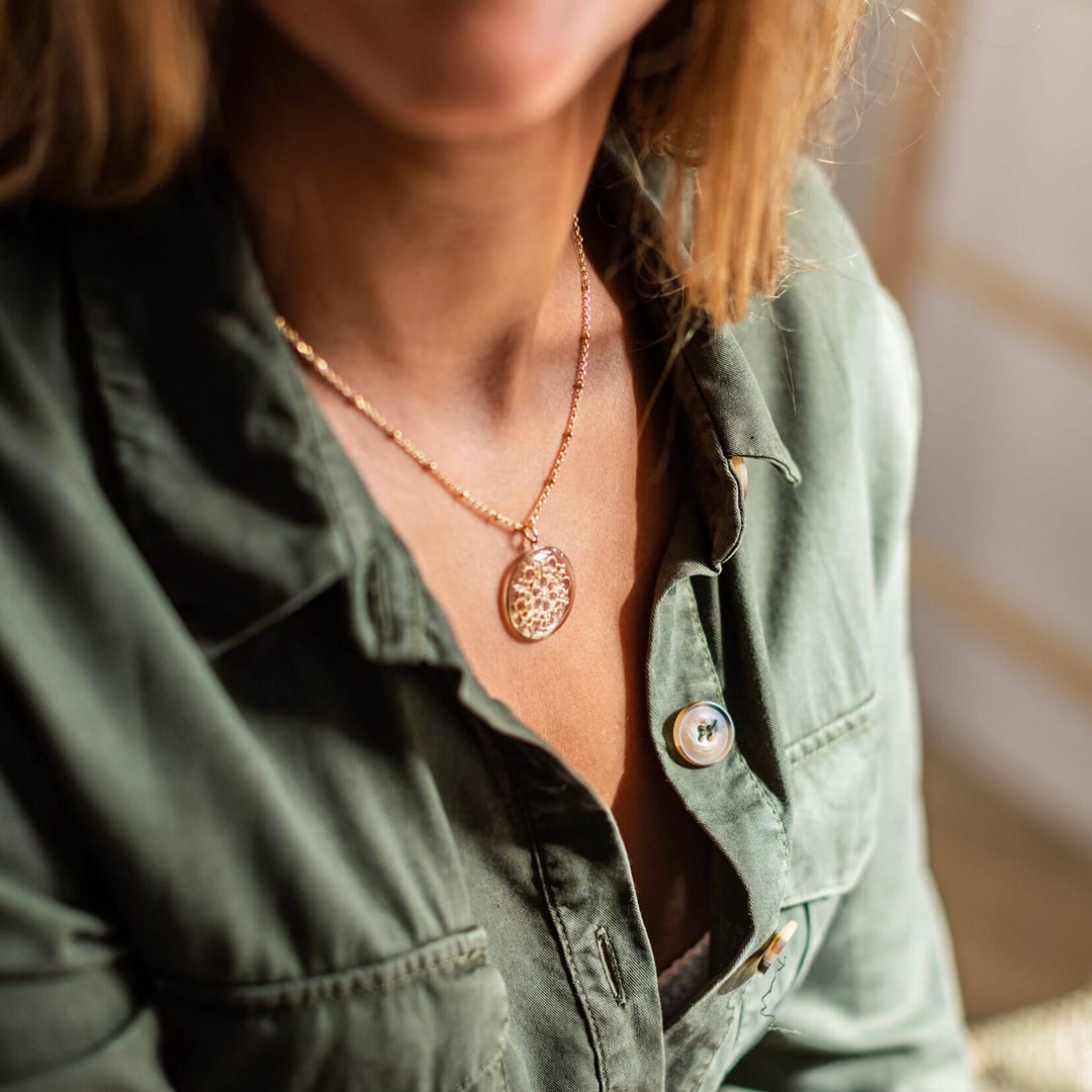 Médaille "L" Dentelle - Transparente – Image 3