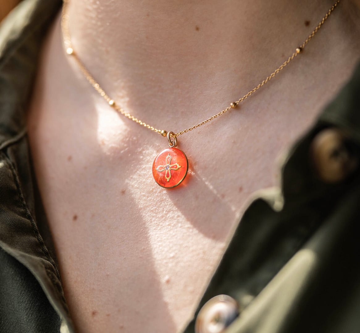 Médaille "S" Croix Romane sertie d'un Diamant - Orange – Image 2