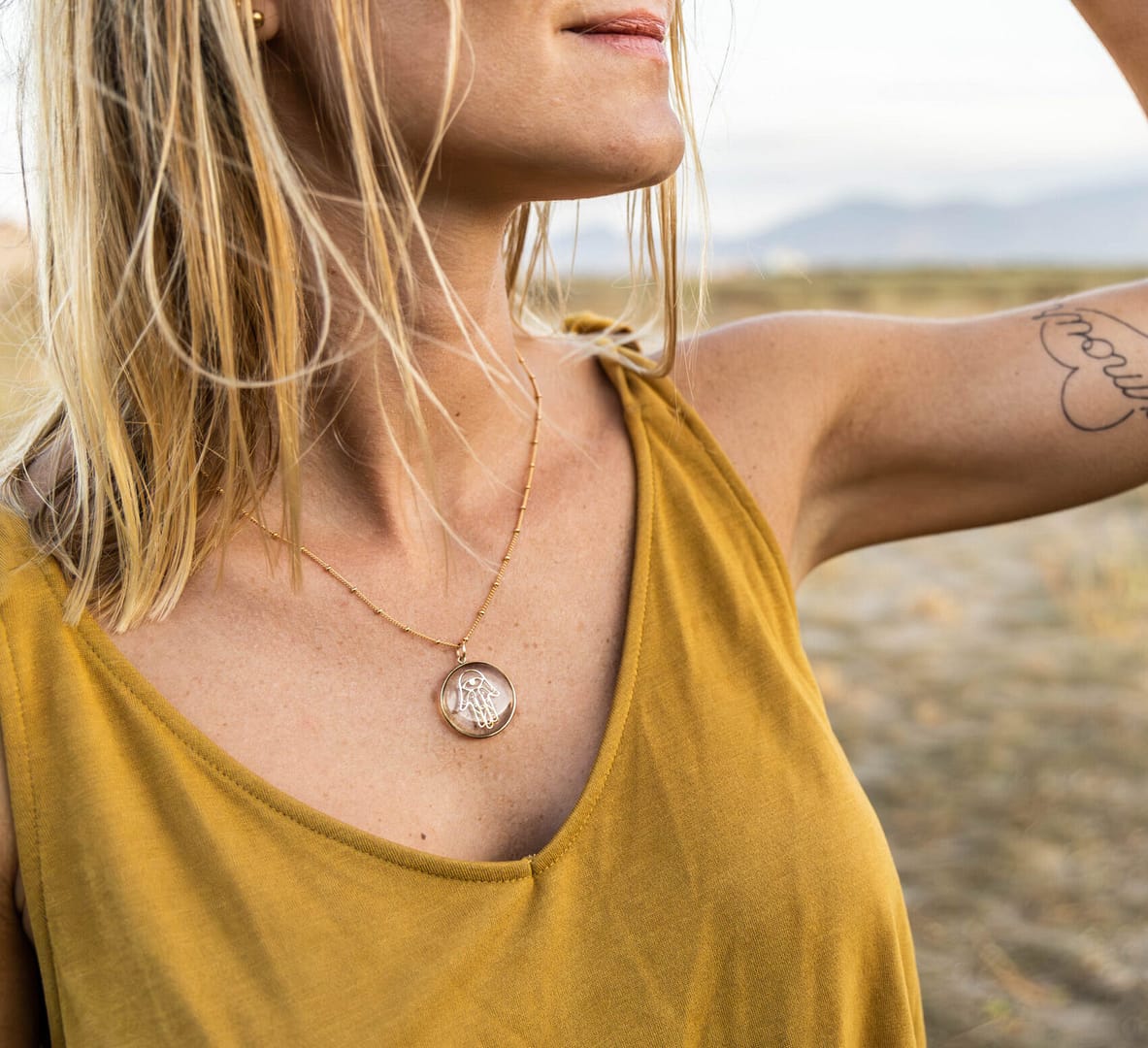 Médaille "L" Fatma - Transparente – Image 3