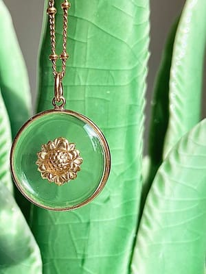 Médaille "M" Tournesol - Transparente