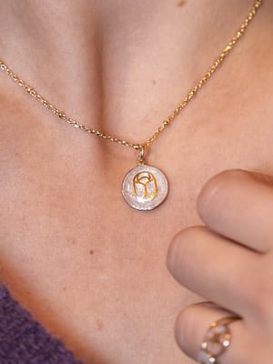 Pendentif scarabée nacré