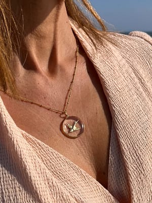 Médaille "L" Hirondelle - Transparente