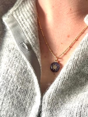 Médaille "S" Soleil - Prune