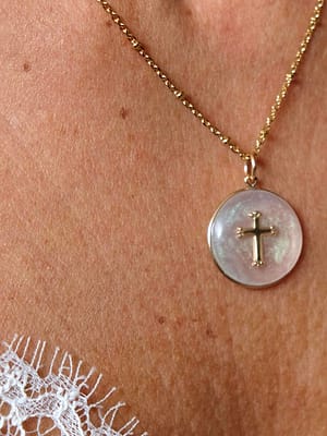 Médaille "M" Croix - Nacrée