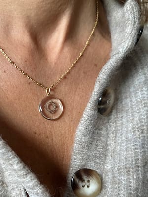 Médaille "M" Soleil Perlé - Transparente