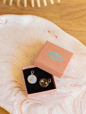 Médaille « S » double cœur nacrée