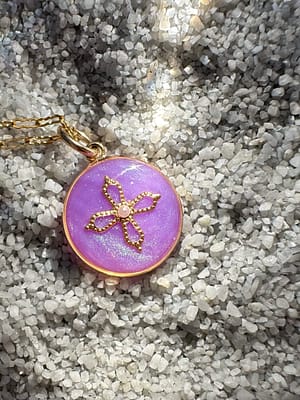 Médaille « S » croix Romane mauve