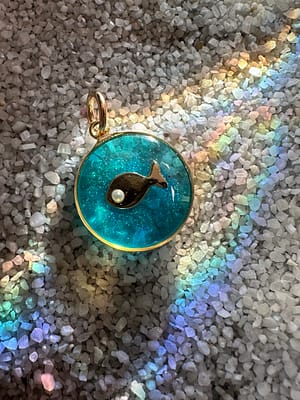 Médaille « S » poisson bleue