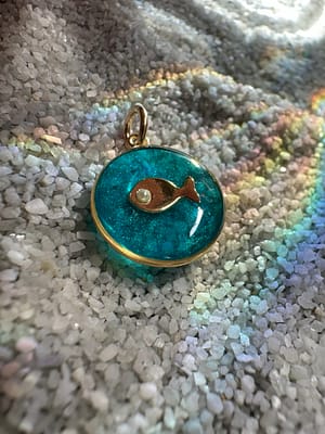 Médaille « S » poisson bleue