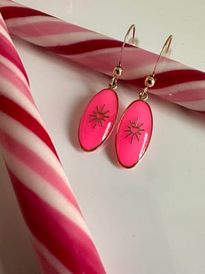 Boucles d’oreilles ovales cœur ensoleillé - rose fluo