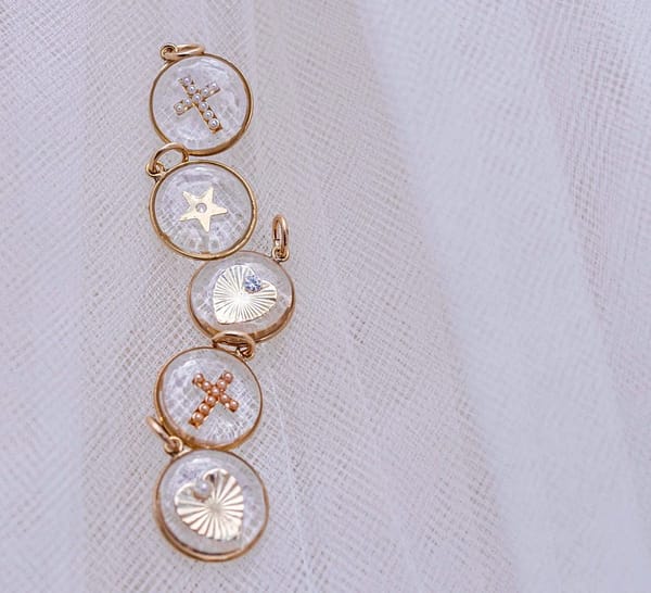Médaille "S" Étoile sertie d'un Diamant - Transparente – Image 4