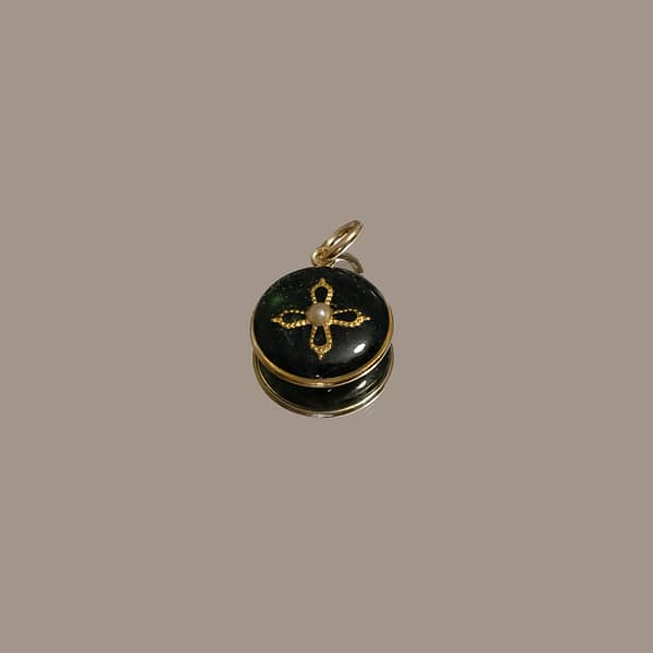 médaille résine noire et croix