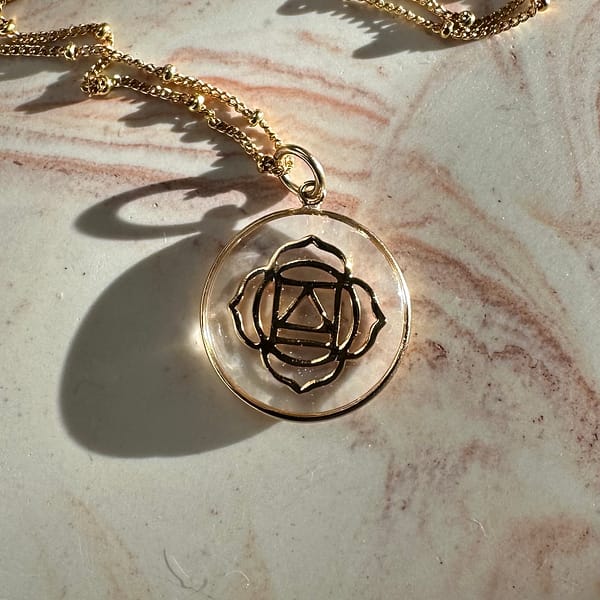 Médaille « M » Chakra Plexus Solaire - Transparente – Image 2