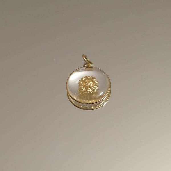 médaille fleur