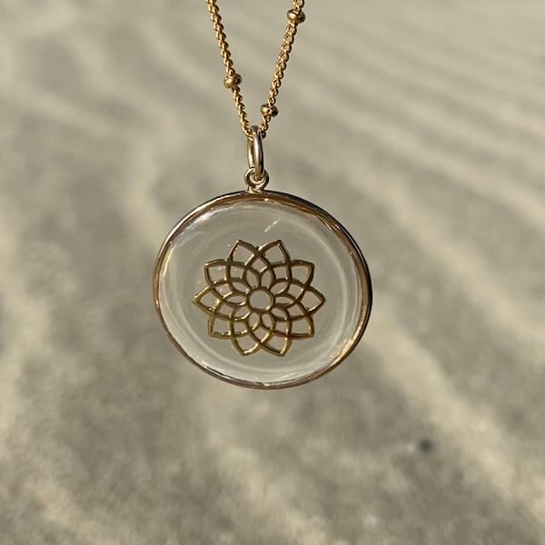 Médaille "L" Chakra Couronne - Transparente – Image 2