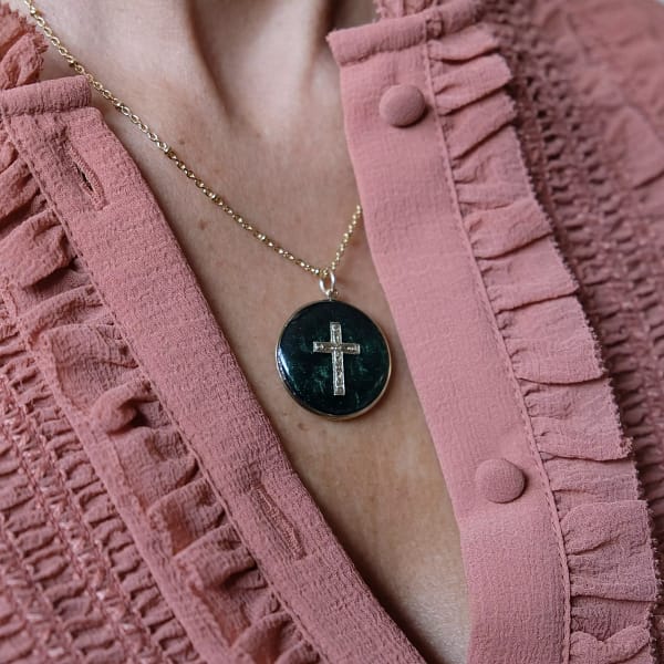 Médaille Croix ciselé