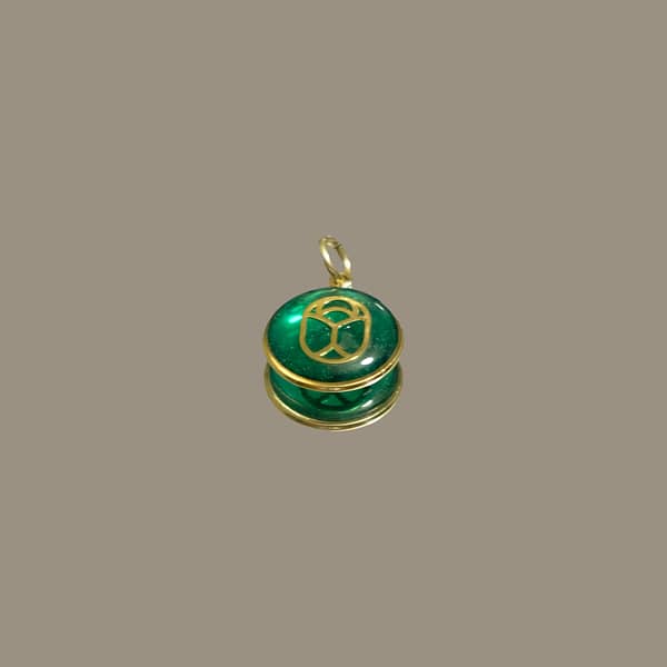 Médaille "S" Scarabée - Verte – Image 4