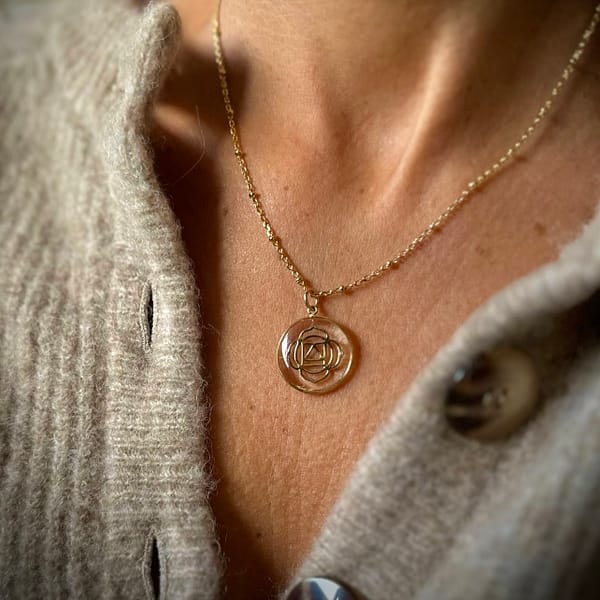 Médaille « M » Chakra Plexus Solaire - Transparente – Image 4