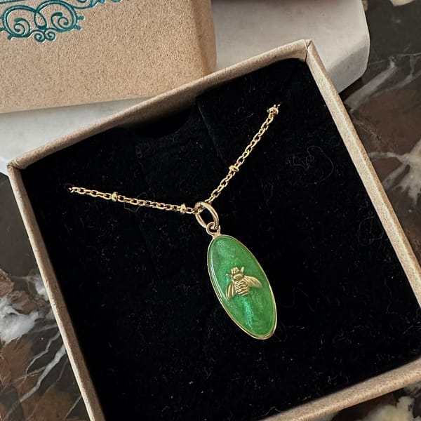 Médaille Ovale Abeille - Verte Pomme – Image 4