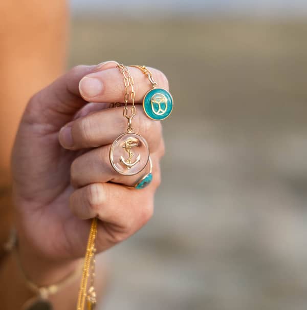 Médaille "M" Ancre - Transparente – Image 4
