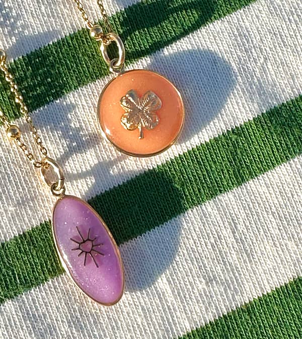 Médaille ovale lilas cœur ensoleillé – Image 2