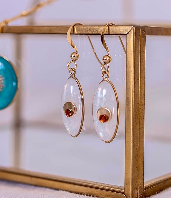 Boucle d’oreilles Ovales serties d’un Grenat - Nacrée – Image 2