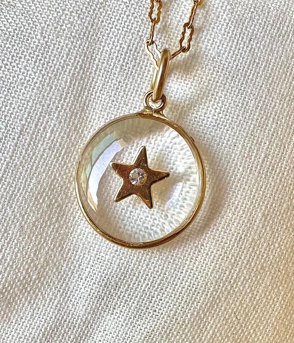 Médaille "S" Étoile sertie d'un Diamant - Transparente – Image 2