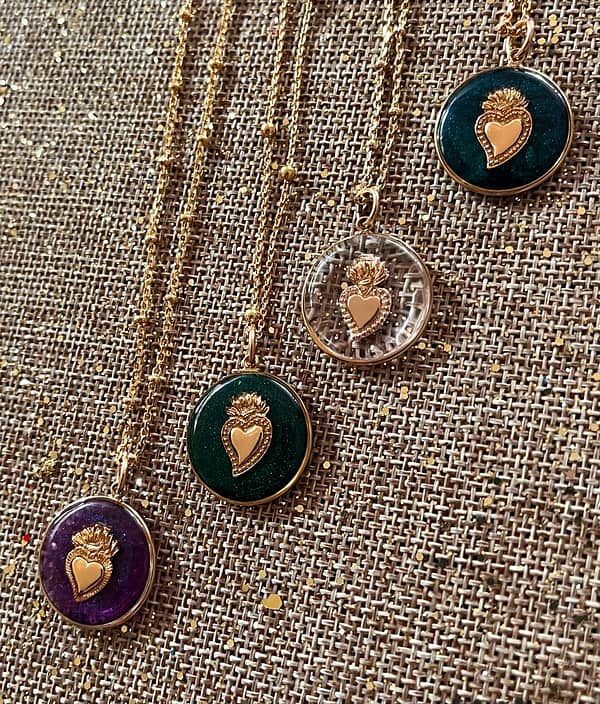 Médaille « M » ex-voto noir – Image 2