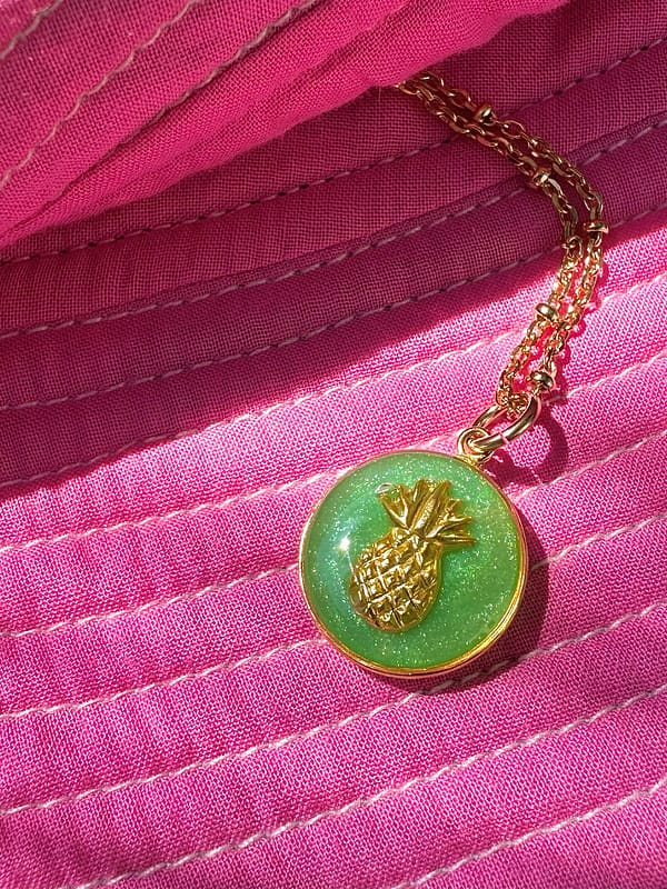 Médaille « S » Ananas vert vif – Image 2