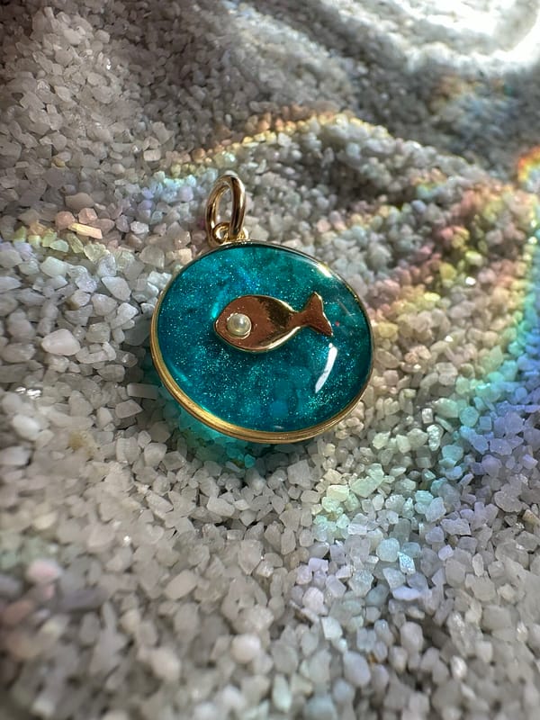 Médaille « S » poisson bleue – Image 3