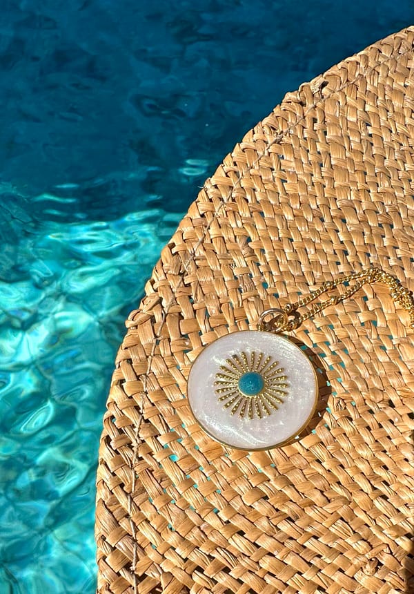 Médaille « L » soleil nacré dôme bleu – Image 3