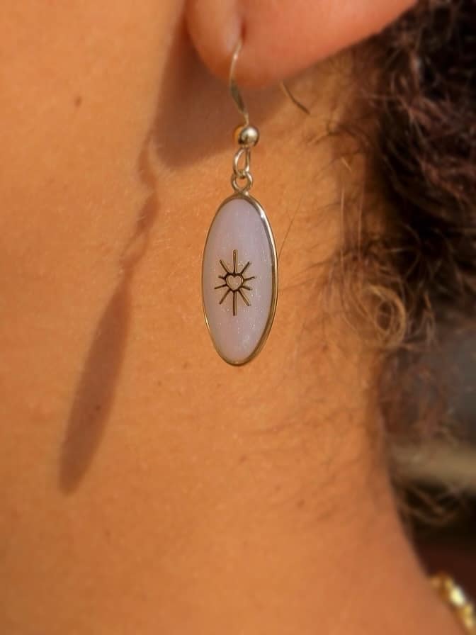 Boucles d’oreilles ovales cœur ensoleillé - nacré – Image 2