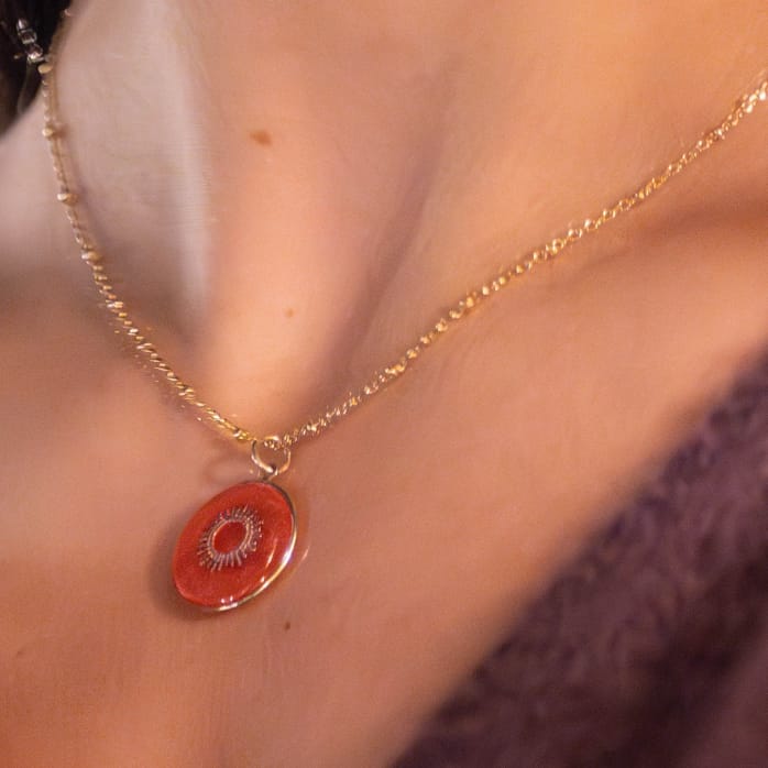 Médaille "M" Soleil Perlé - Orange