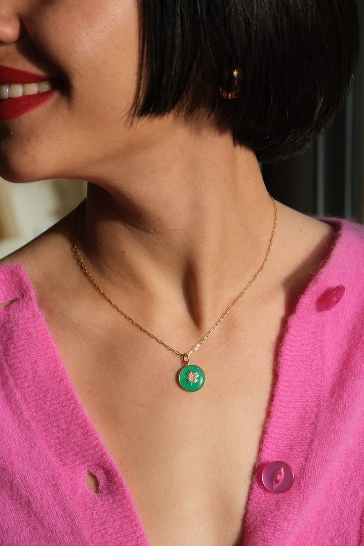 Médaille « S » trèfle vert Jade – Image 2