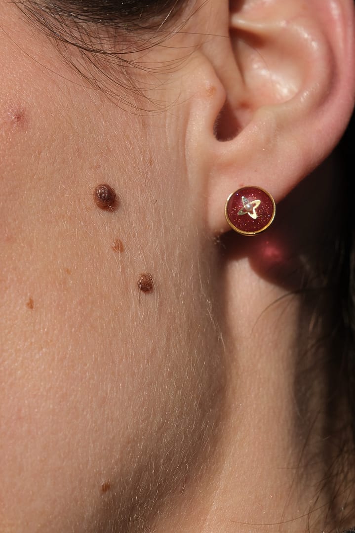 Boucles d’oreilles puce croisillon - bordeaux – Image 2