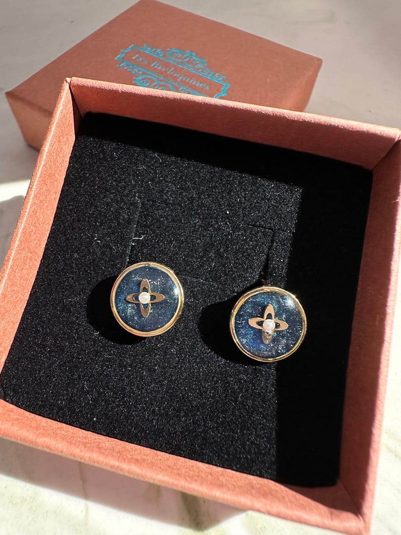 Boucles d’oreilles puce croisillon - bleu nuit – Image 3