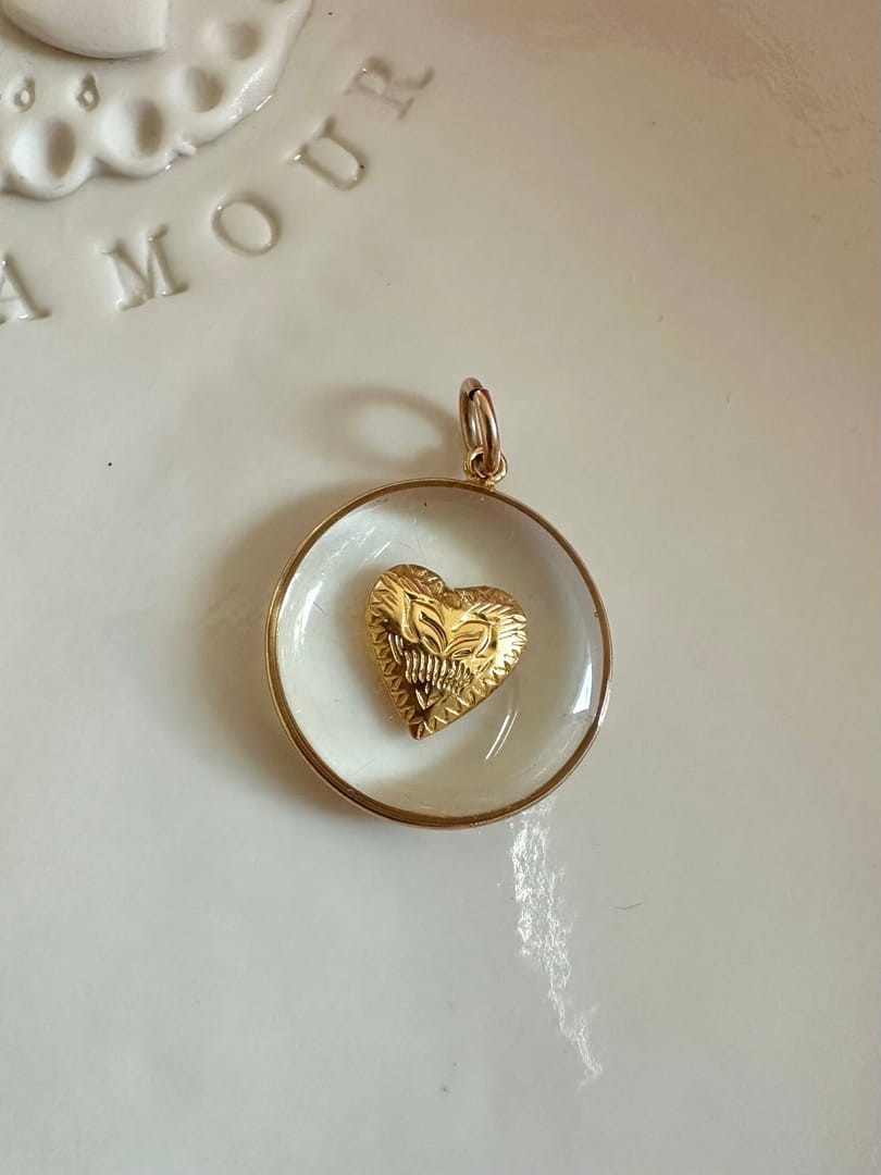 Médaille « M » cœur gravé – Image 2