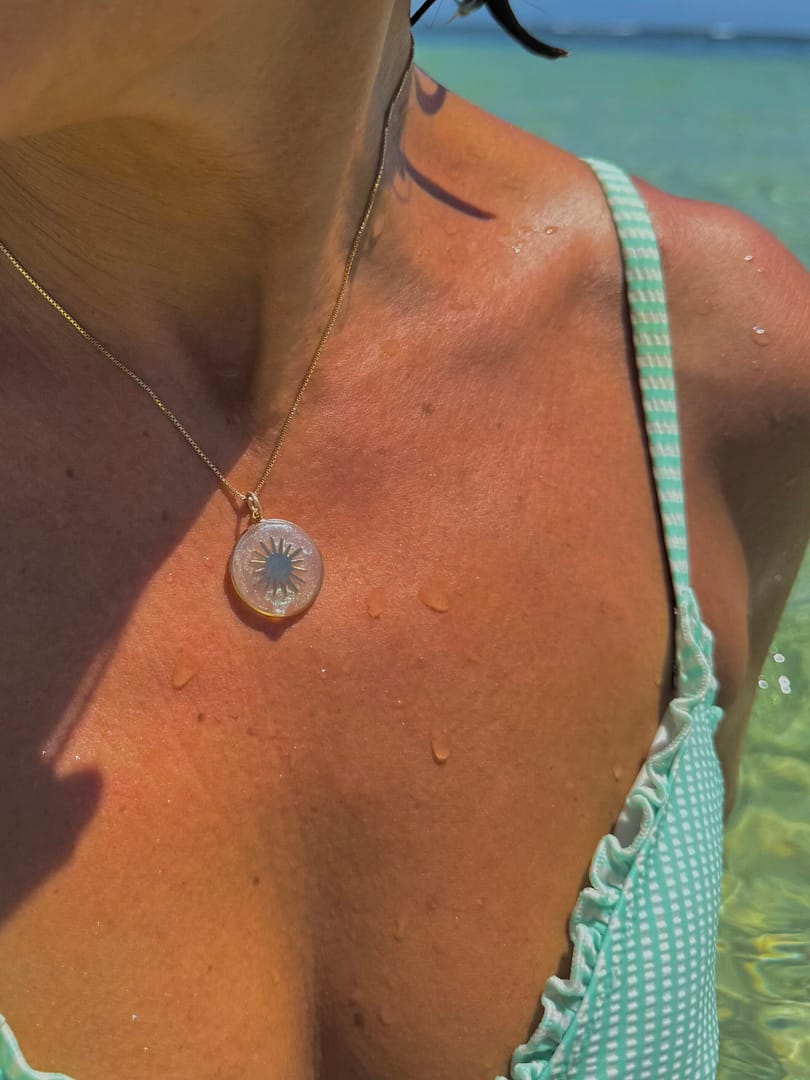 Médaille « M » soleil nacré – Image 3