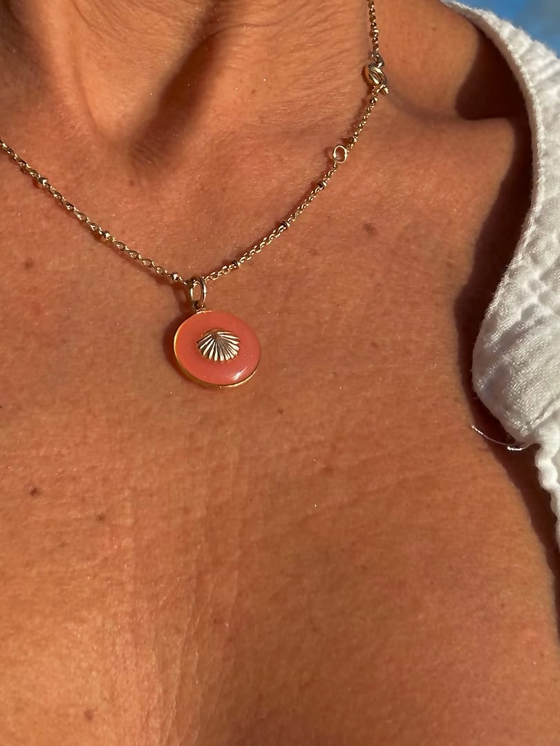 Médaille « S » coquillage corail – Image 2