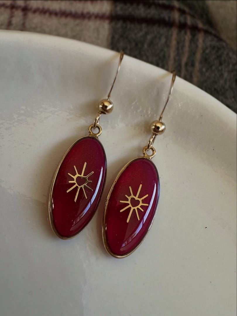 Boucles d’oreilles ovales cœur ensoleillé - bordeaux – Image 3