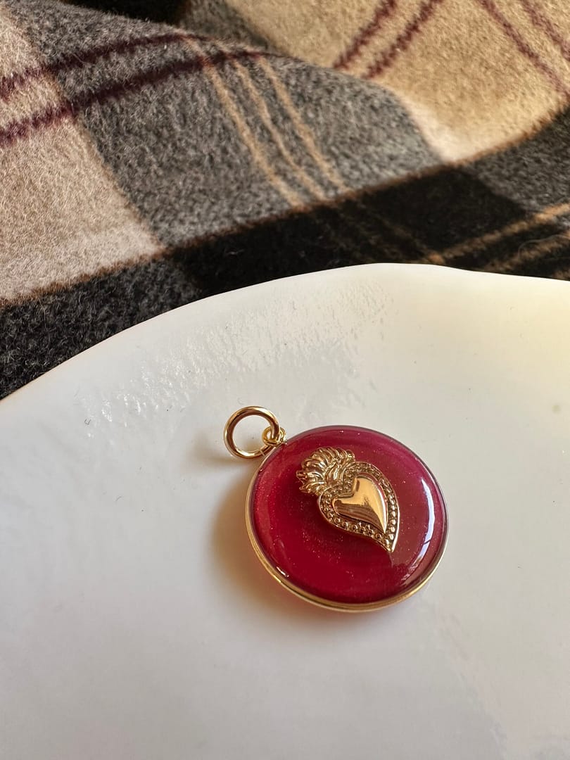 Médaille « M » ex-voto burgundy